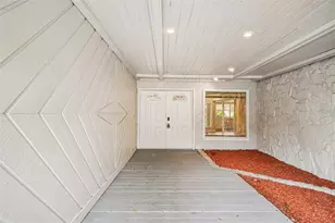 4218 Water Oaks Ln, Tampa, FL 33618 - Photo 4