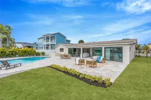 825 116th Ave, Treasure Island, FL 33706 - Photo 8
