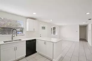 3808 Coral Dr, Tampa, FL 33619 - Photo 8