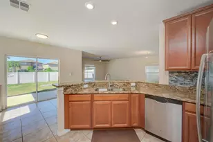 1902 Hawks View Dr, Ruskin, FL 33570 - Photo 8