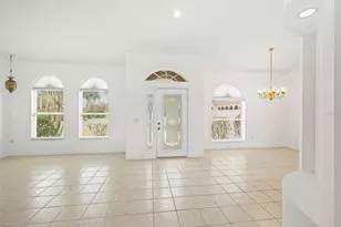 10246 Timberland Point Dr, Tampa, FL 33647 - Photo 4