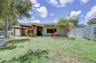 215 Garden Cir, Belleair, FL 33756 - Photo 4