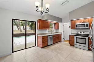 723 Pent St, Tarpon Springs, FL 34689 - Photo 4