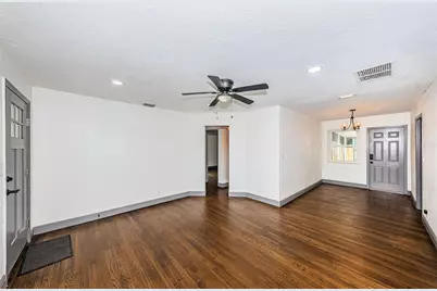 618 40th Avenue N, Saint Petersburg, FL 33703 - Photo 8
