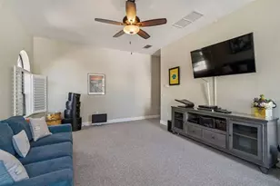 2906 W Hawthorne Rd, Tampa, FL 33611 - Photo 38