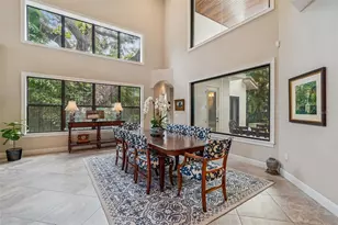 2906 W Hawthorne Rd, Tampa, FL 33611 - Photo 2