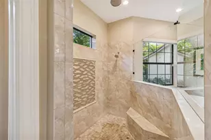 2906 W Hawthorne Rd, Tampa, FL 33611 - Photo 26