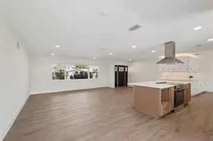 6735 Keystone Dr, Sarasota, FL 34231 - Photo 10