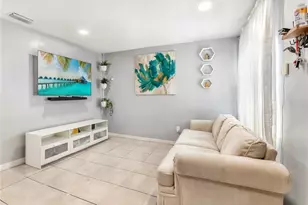4210 E Sandalwood Cir S, Tampa, FL 33617 - Photo 4