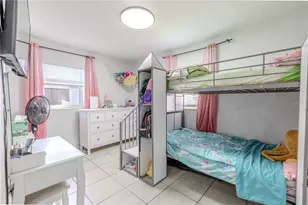 4210 E Sandalwood Cir S, Tampa, FL 33617 - Photo 16