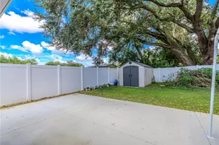 4210 E Sandalwood Cir S, Tampa, FL 33617 - Photo 24