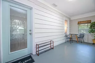 945 13th St N, Saint Petersburg, FL 33705 - Photo 16