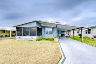 35203 Makenzie St, Zephyrhills, FL 33541 - Photo 2