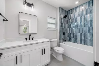 6910 Dartmouth Avenue N, Saint Petersburg, FL 33710 - Photo 22
