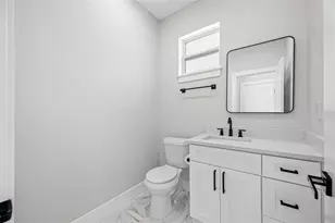 6910 Dartmouth Ave N, Saint Petersburg, FL 33710 - Photo 10