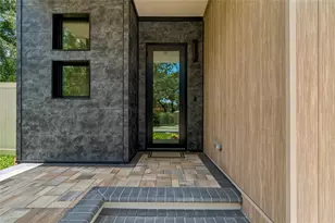 1305 Hilton Pl, Tampa, FL 33604 - Photo 2