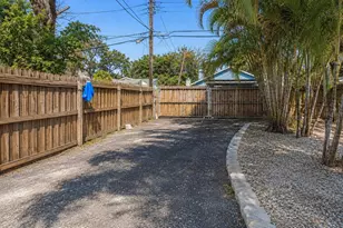 619 Garland St N, Saint Petersburg, FL 33703 - Photo 20