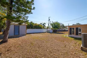 1901 Winchester Rd N, Saint Petersburg, FL 33710 - Photo 40