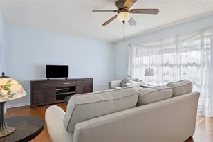 15338 E Pond Woods Dr, Tampa, FL 33618 - Photo 6