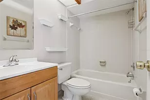 15338 E Pond Woods Dr, Tampa, FL 33618 - Photo 16