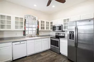 10110 Belleville Pl, Tampa, FL 33624 - Photo 8