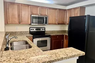 2700 Coconut Bay Ln, Sarasota, FL 34237 - Photo 2