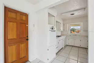 2321 Premier Dr S, Gulfport, FL 33707 - Photo 10