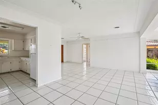 2321 Premier Dr S, Gulfport, FL 33707 - Photo 8