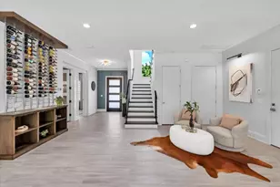 419 Bayview Dr NE, Saint Petersburg, FL 33704 - Photo 6