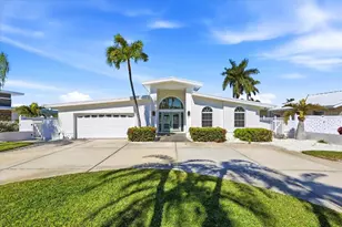 24 Dolphin Dr, Treasure Island, FL 33706 - Photo 2