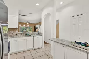 11162 Kapok Grand Cir, Madeira Beach, FL 33708 - Photo 4