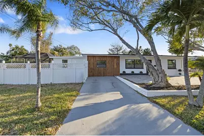 1600 Connecticut Avenue NE, Saint Petersburg, FL 33703 - Photo 1