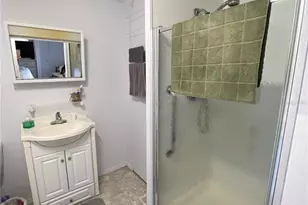 104 Americana Ct NE, Saint Petersburg, FL 33702 - Photo 12