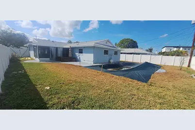 6019 Venetian Boulevard NE, Saint Petersburg, FL 33703 - Photo 6