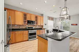 11201 Green Park Cir, Tampa, FL 33626 - Photo 6