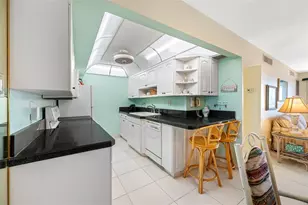10355 Paradise Blvd, Treasure Island, FL 33706 - Photo 14