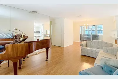 11328 N Oakleaf Avenue, Tampa, FL 33612 - Photo 12