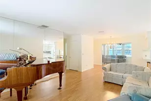 11328 N Oakleaf Ave, Tampa, FL 33612 - Photo 12