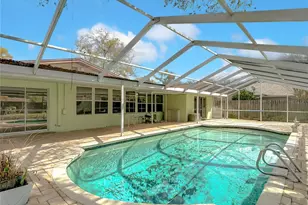 11328 N Oakleaf Ave, Tampa, FL 33612 - Photo 8