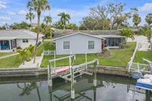 4000 14th St NE, Saint Petersburg, FL 33703 - Photo 2