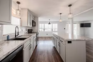 511 Lazy Lake Dr W, Lakeland, FL 33801 - Photo 10