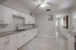 10411 N Woodmere Rd, Tampa, FL 33617 - Photo 8