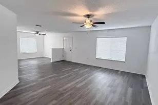 7328 E Bank Dr, Tampa, FL 33617 - Photo 4