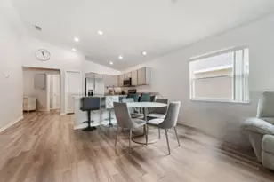 979 Pearly Ridge Ln, Lakeland, FL 33809 - Photo 8