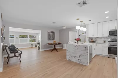 411 42nd Avenue NE, Saint Petersburg, FL 33703 - Photo 4