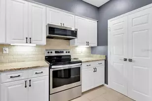 3308 Bay Club Cir, Tampa, FL 33607 - Photo 8