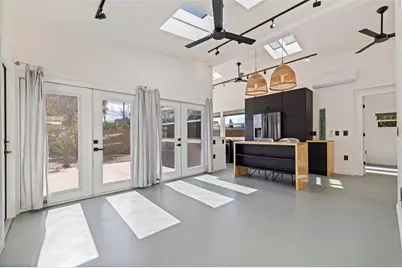 890 65th Street S, Saint Petersburg, FL 33707 - Photo 4