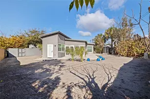 890 65th St S, Saint Petersburg, FL 33707 - Photo 32