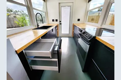 890 65th Street S, Saint Petersburg, FL 33707 - Photo 12