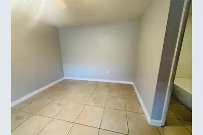 1310I Lexington Court, Tampa, FL 33612 - Photo 6